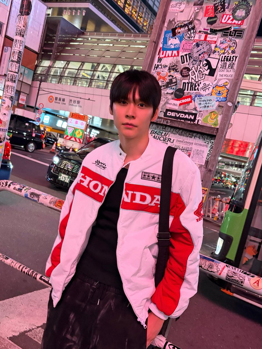 _25hee's tweet photo. ウンソクのおかげで初めてここに注目して写真撮ったよ https://t.co/96UpgF4uVh