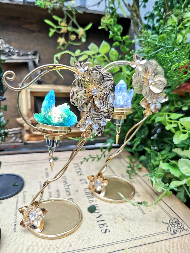 mefsgallery's tweet photo. 灯る鉱石と金属の花 https://t.co/I8ZRKUumNC