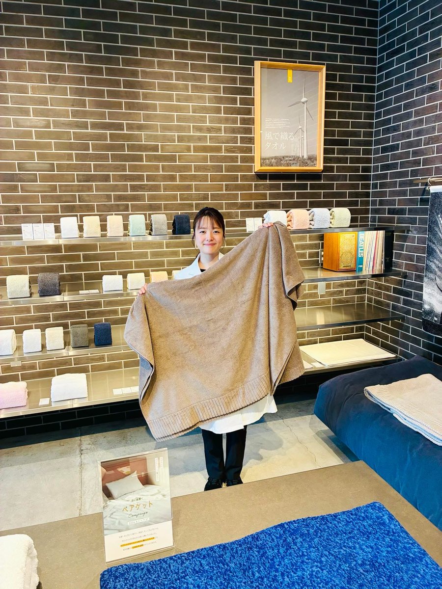 IKEUCHIORGANIC's tweet photo. 【想いを繋ぐペアケットキャンペーン中】

1年中使えるタオルケット。
夏の夜は身体の汗を吸ってくれ肌はサラサラ✨
蒸れから解放され眠りが確実に変わった！とお客様が感想をお話くださいました♪

そんなタオルケットで、大切な人との想いを繋いでくれますように🍀

KYOTO STORE https://t.co/AM7VbmLVYZ
