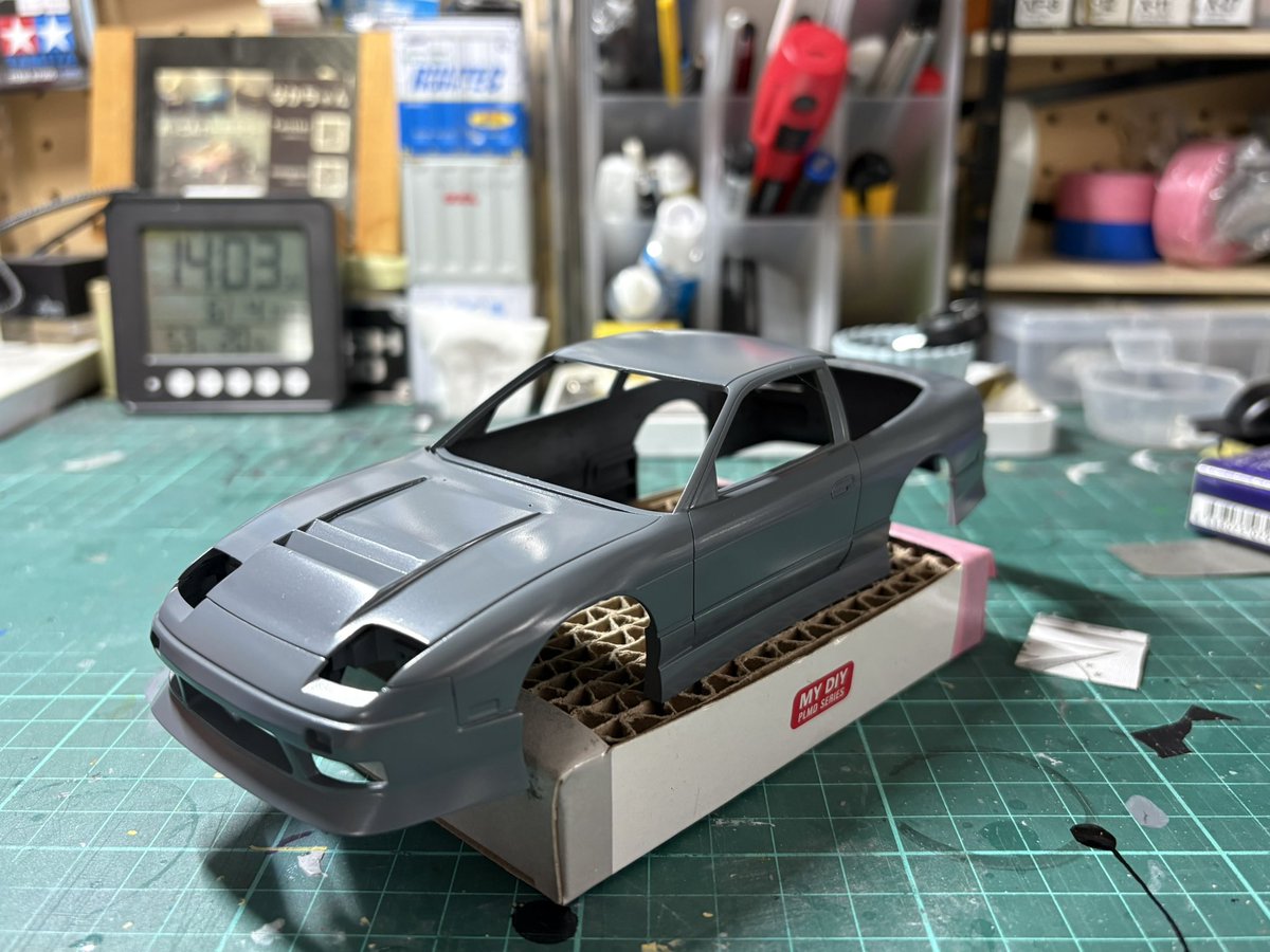MMk32s's tweet photo. ワンチのボディ塗りました。
色は前にGT-R NISMOを作った時に余ったステレスグレー https://t.co/G0vH32hA3U