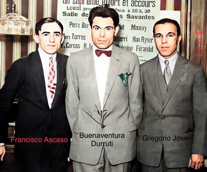 JoaqunRiveraCh1's tweet photo. Buenos días, madrugadores. 4 de junio de 1923. Tras el asesinato del líder anarquista Salvador Seguí por miembros de los Sindicatos Libres, el grupo “Los Solidarios”, entre los que se encontraban Joan Oliver, Buenaventura Durruti y Francisco Ascaso, decide realizar una serie de atentados en represalia a la muerte de Seguí.

Francisco Ascaso es uno de los que abren fuego contra el cardenal Soldevilla, Arzobispo de Zaragoza y senador, que no sobrevive al ataque.

Ascaso murió el 20 de julio de 1936, en el asalto al Cuartel de las Atarazanas, durante el inicio de la Guerra Civil en Barcelona. Durruti murió el 20 de noviembre de ese año de un disparo accidental mientras lideraba su columna en la Ciudad Universitaria de Madrid. García Oliver llegó a ser ministro de Justicia del bando republicano durante la Guerra Civil.