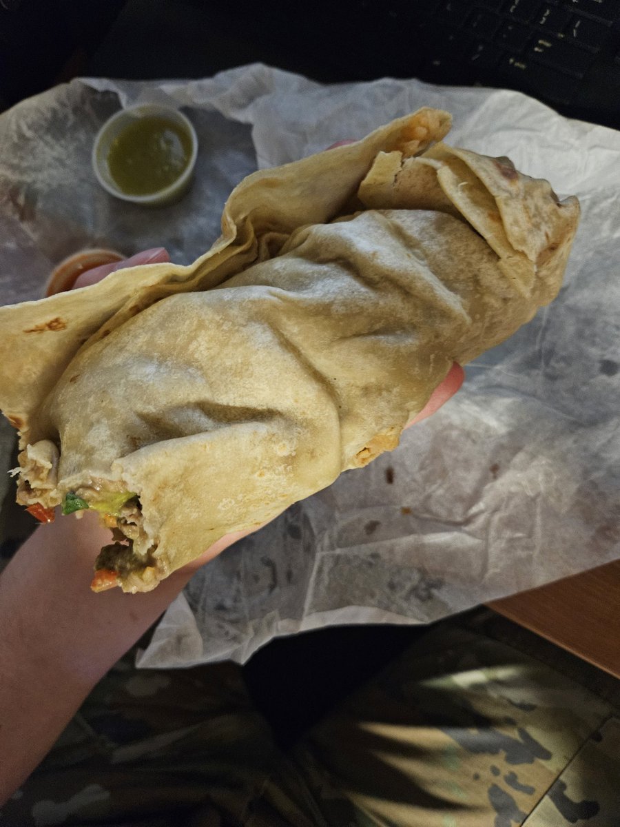 ThatOneDergon's tweet photo. Bruhh why was this burrito bigger than my hand!! https://t.co/rC52Srhe5V