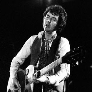 daveainsworth63's tweet photo. Remembering the brilliant English musician and songwriter Ronnie Lane who died on this day in 1997. He was 51. #RonnieLane #SmallFaces #Faces #SlimChance  #AllOrNothing #HeyGirl  #ItchycooPark #LazySunday #Afterglow  #OgdensNutGoneFlake #OohLaLa #HowCome #ThePoacher https://t.co/vmoXLWM5tS