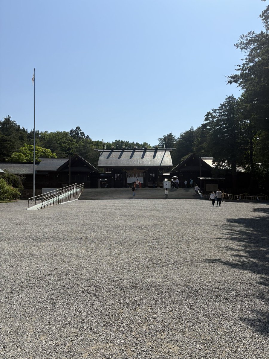 hide06040619's tweet photo. バースデーぼっち北海道神宮⛩️
落ち着くから、コレはコレでありかなって気付いたよ〜☺️ https://t.co/sNMroXuy9A