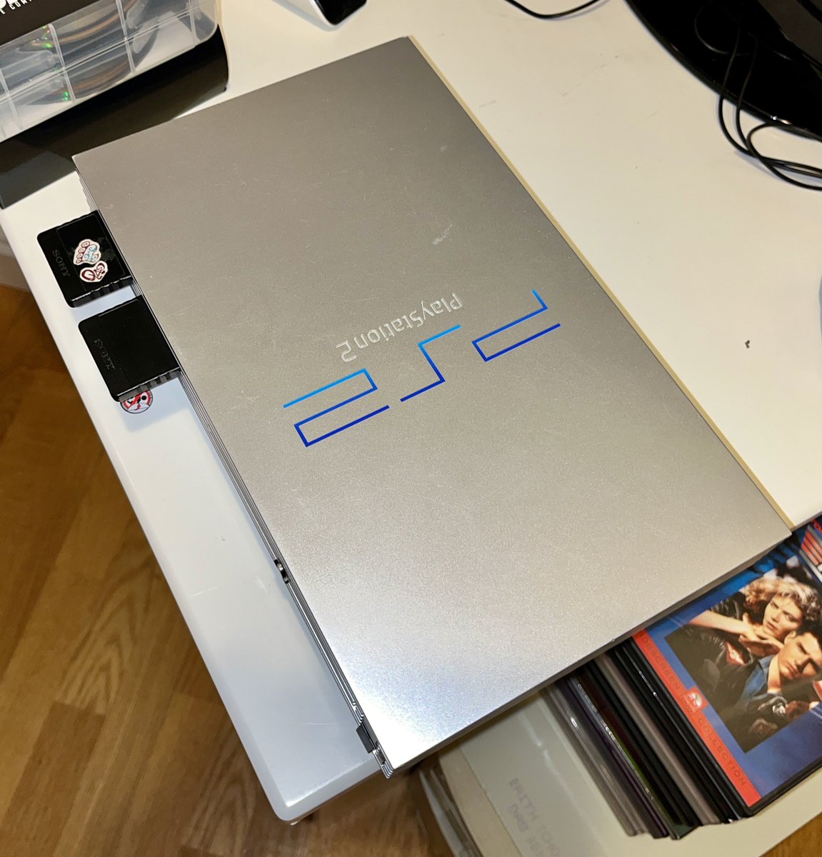 SamGate360's tweet photo. @nostalgia_ It doesn't look like a toy or a VCR. That goes to the GameCube and Xbox one. 
The PS1 looks like a concrete post WW2 building or a stone castle from AoE. The PS2 looks like a modest apartment from the 1960s. PS3 = Bread bin, PS4 = best design, PS5 = pure shit https://t.co/0rXMa087M9