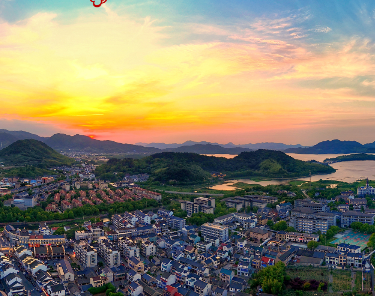 i_yuyao's tweet photo. Sunset over the ancient town, Yuyao! 🌅 This breathtaking aerial view captures the perfect blend of traditional architecture, lush greenery, and a tranquil lake under a vibrant sky. A truly poetic scene of 'half lake, half city in the sunset glow.' 🌄✨ #YuyaoSunset #AncientTown https://t.co/k1bwxr1gA3
