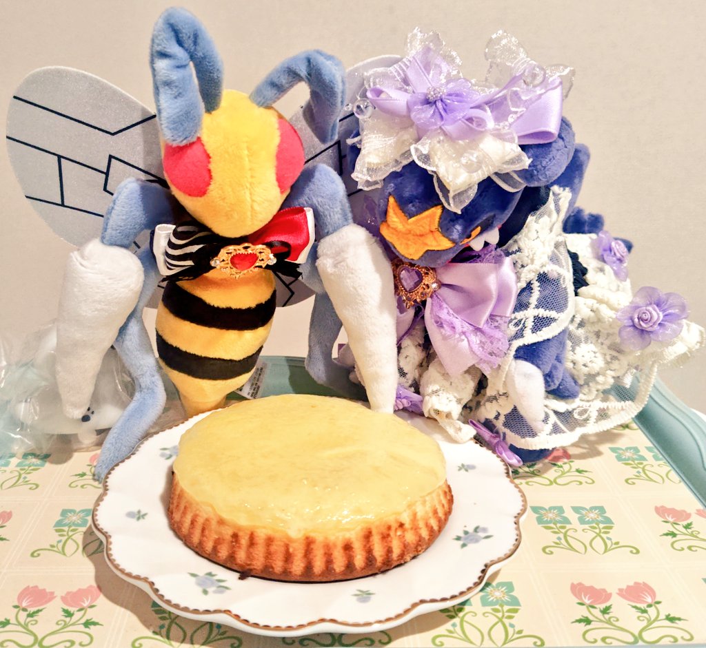 makaronneko0822's tweet photo. 観音屋さんのデンマークチーズケーキ💛💜
すぴぴとノエルが良い香りにつられてきました💜
#ポケぬいもぐもぐ部 https://t.co/U2jw9tWmOV