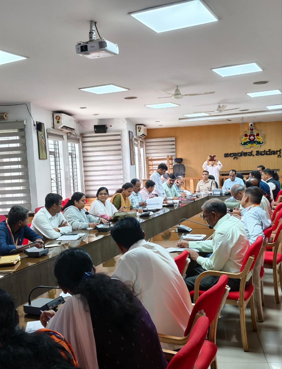 sclpshimoga's tweet photo. ಶಿವಮೊಗ್ಗ ಜಿಲ್ಲೆಯಲ್ಲಿ ದಿನಾಂಕ -03-06-2026 ರಂದು ಬೆಳಗ್ಗೆ 11-00ಕ್ಕೆ ಜಿಲ್ಲಾ ಬಾಲಕಾರ್ಮಿಕ ಯೋಜನೆಯ ಜಿಲ್ಲಾ ಮಟ್ಟದ ಕಾರ್ಯಪಡೆ (ಟಾಸ್ಕ್ ಪೋರ್ಸ್ )ಸಮಿತಿ ಸಭೆ ಹಮ್ಮಿಕೊಳ್ಳಲಾಗಿತ್ತು.ಮಾನ್ಯ ಜಿಲ್ಲಾಧಿಕಾರಿಗಳು ಅಧ್ಯಕ್ಷತೆಯನ್ನು ವಹಿಸಿದ್ದರು @ChildState https://t.co/HEiJNxzmJr