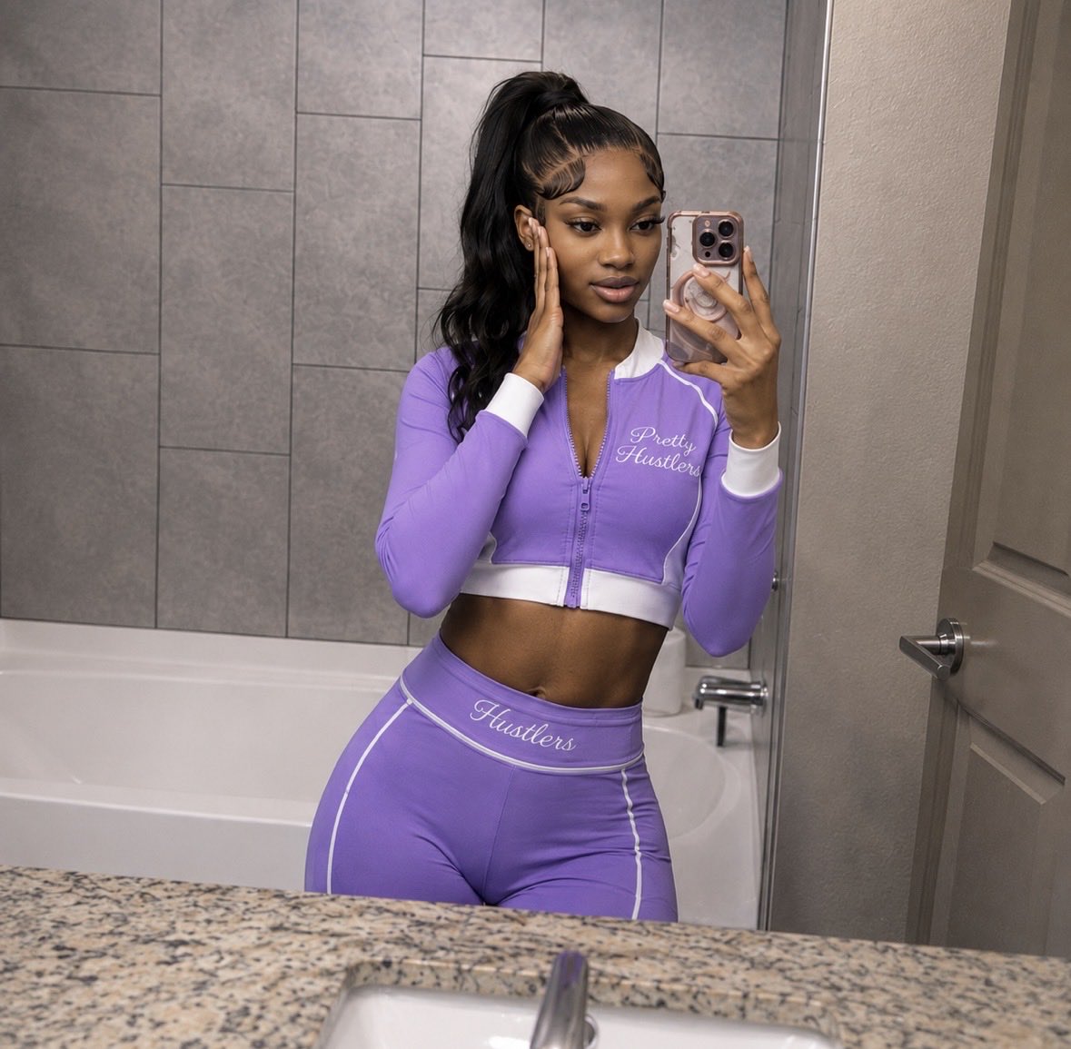 slimpressure_'s tweet photo. Pretty Hustlers Signature Set 🛍️🫶🏾
Link in bio https://t.co/BYnRDK4D3M
