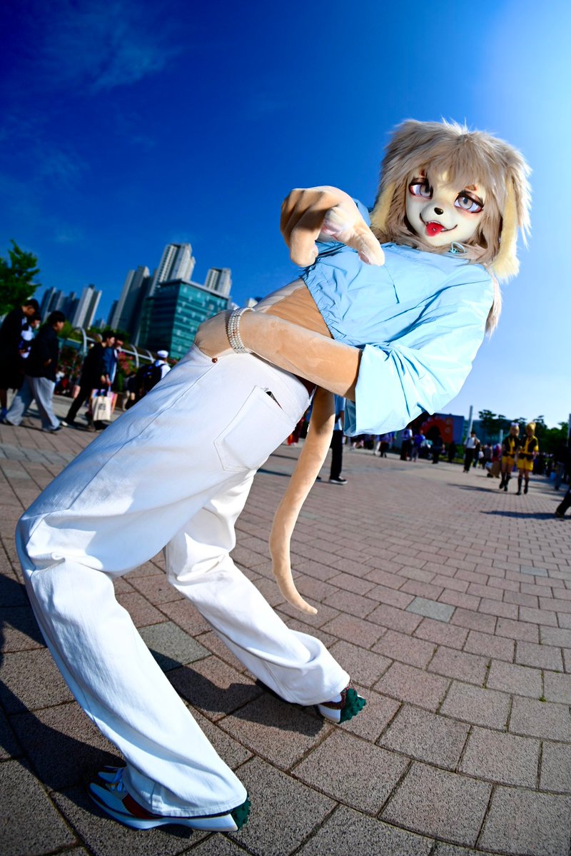 hound_pierce's tweet photo. 『てめ–はおれをらせた』⭐️✨️

#FursuitFriday https://t.co/SlLsfqrKGK