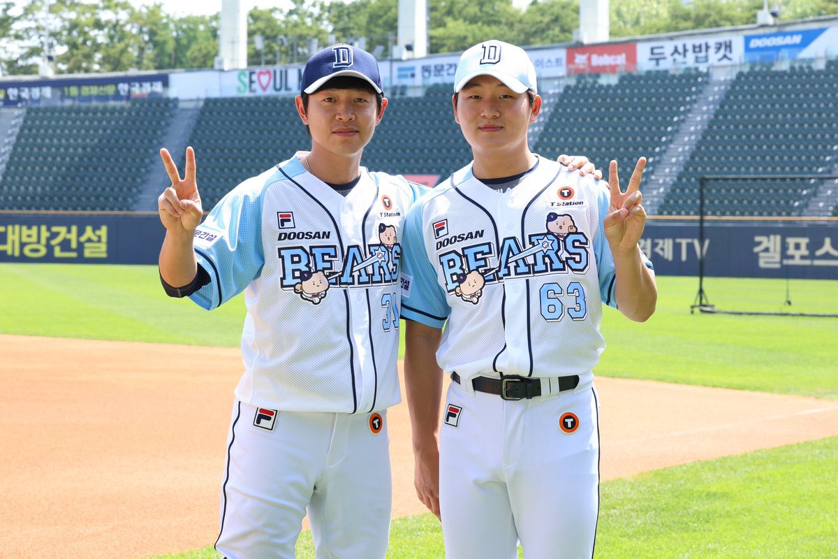dearbears_'s tweet photo. 망곰 콜라보 3년째 안 예쁜 유니폼이 하나도 없음 전부 다 ㅁㅊ음 망곰 사랑해요 진짜로 🥹… https://t.co/j28sKS31uy