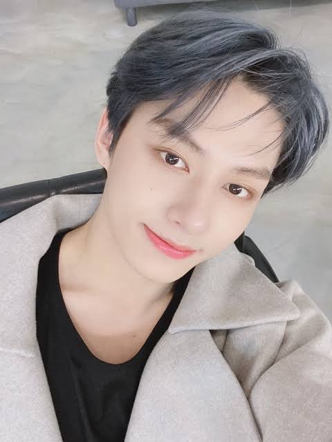 waveshialon's tweet photo. Hi. Buhay pa ako after getting beaten up by work. 😸😸 https://t.co/PSGiHrcjEZ