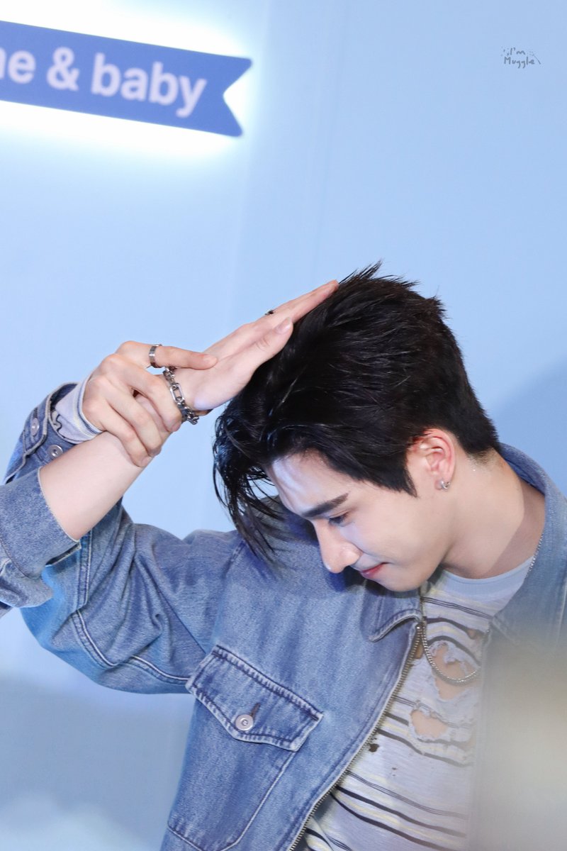Iammuggle142's tweet photo. เมะผมเจ้าแผนการมาก ให้ลูกผมหอมหัวไม่พอ จับมือเขาไปปุ๊ๆหัวตัวเองอีก พบเมฆ มาก 

PSDFAM HOMEBABYFAIR AT TOPS 

#DownyXPerthSanta https://t.co/hnDTPmobxh