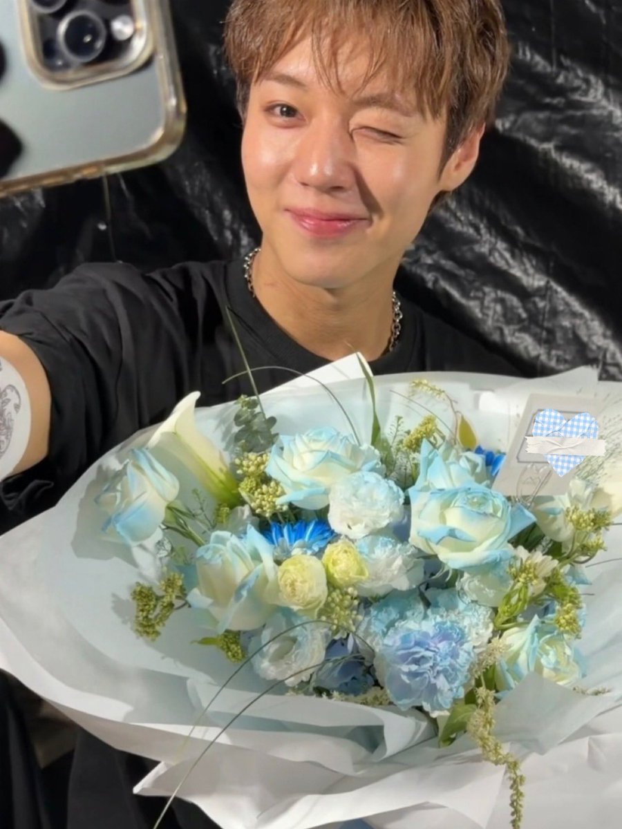 JIHUNIJOAH's tweet photo. #박지훈 꽃다발이랑 너무 잘 어울려🩵💐
https://t.co/zhBsdON0Tw https://t.co/dzG3cxXqqG