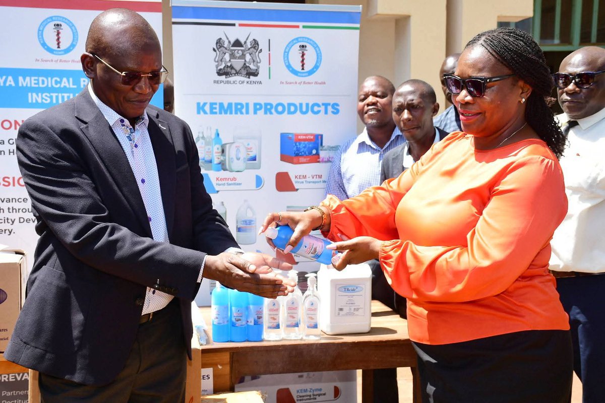 040County's tweet photo. @KEMRI DONATES EBOLA PREPAREDNESS SUPPLIES TO DEPARTMENT OF HEALTH &amp; SANITATION 

A team from the Kenya Medical Research Institute (KEMRI) today made a donation of essential health supplies to the Department of Health and Sanitation, https://t.co/k92m1ZWKEd