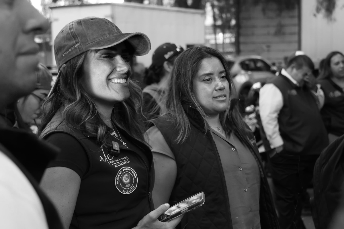 erikayazminrg's tweet photo. 🗣️ Aquí no damos excusas, aquí trabajamos en territorio, porque es donde se conocen de primera mano las necesidades de la comunidad.

Atendemos reportes, resolvemos problemas y recuperamos espacios para mejorar el entorno de todas y todos. ✅

Así es la forma de Gobernar de nuestra Alcaldesa @AlessandraRdlv : cercana, presente y con acciones que hacen el cambio en la Cuauhtémoc. 🏹✨

#ElPoderEnTusManos 🤝🏼