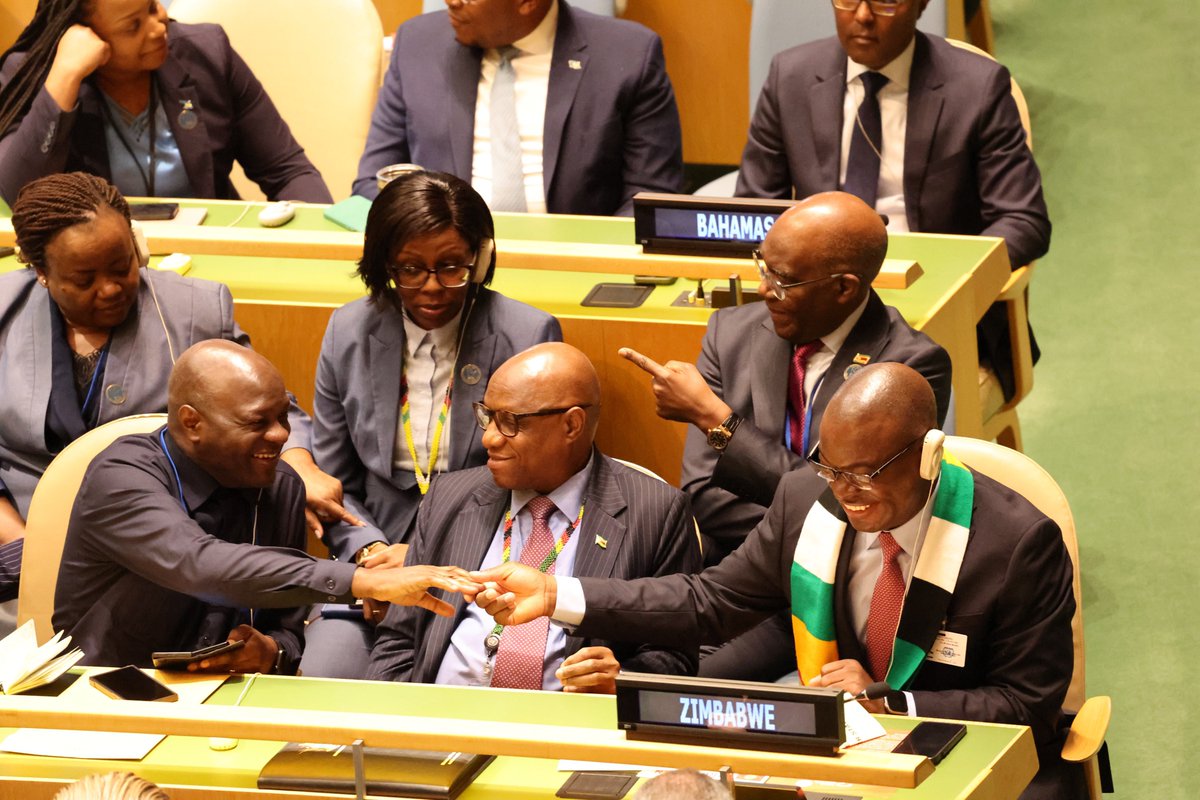 Mavhure's tweet photo. I single handedly campaigned for Teapot cowntry to get that non permanent seat at UN #ZimProverb πΏπΌπΆββοΈπ€£ https://t.co/hlGC21eTL8
