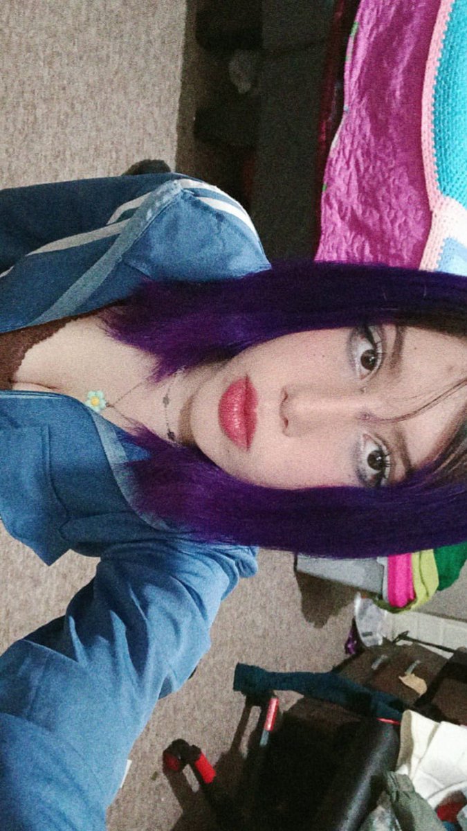 ethii_zz's tweet photo. mas d yo extrañando mi pelo morado joder... https://t.co/pts2pfxgOx