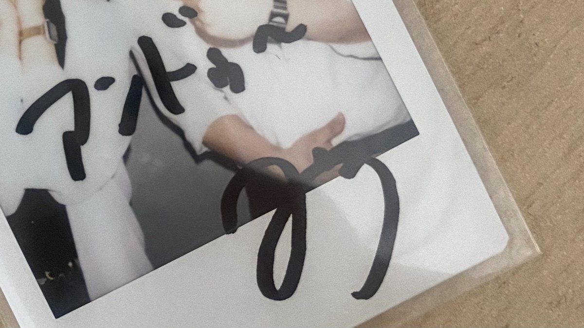 yyyyhini's tweet photo. 記念すべきツーショチェキ、一言おまかせにしたら「アンドゥ〜！って書いていい？😆」でまた間接クユズありがとうございました♩ https://t.co/55NtY50MXE