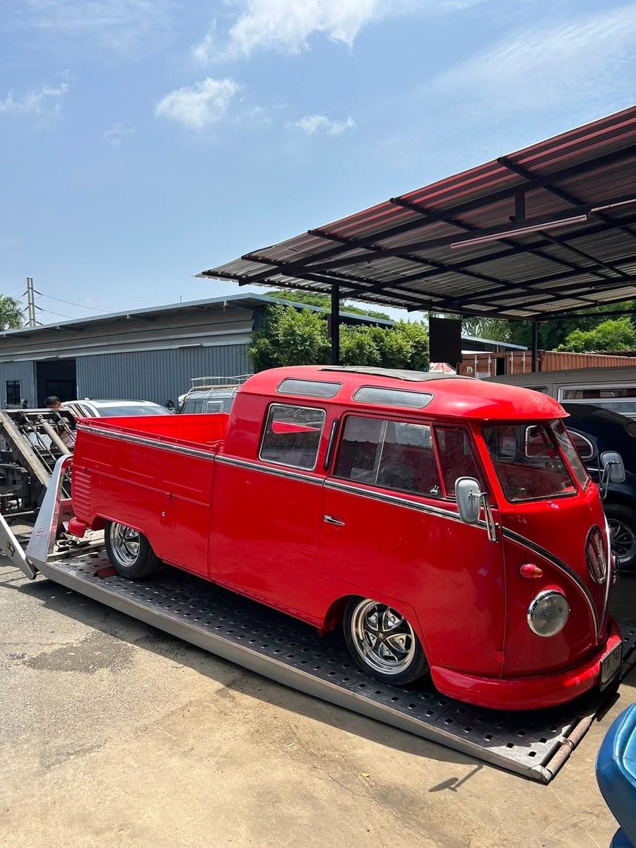 EpicDubs's tweet photo. 🇹🇭 🔥
#VW #Volkswagen #Splitty #VwT1 #VwT2 #VwType2 #VwSplitwindow #VwCrewcab #AirCooledVW #Stanced #DubLife https://t.co/DDvd8WtblY