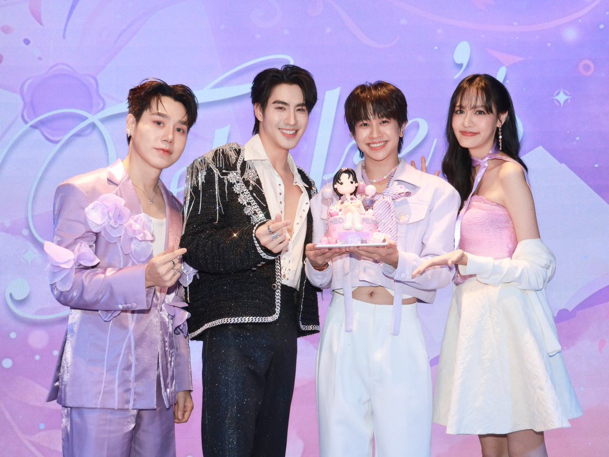HappenNews_TH's tweet photo. 30 ยังแจ๋ว!! “ฟลุ้ค ณธัช”  #Fluke_Natouch ชวนน้องชายคนสนิท “ปีเตอร์แพน” นำทีมแฟนคลับอิ่มบุญบ้านภูมิเวท ก่อนจัดแฟนมีตสุดอบอุ่นฉลองวันเกิดอายุครบ 30 ปี 🎂✨
 
 #Fluke30thBirthdayParty #FLUKE30sDiary #เจ้าแก้มก้อน

อายุเป็นเพียงตัวเลขจริง ๆ สำหรับนักแสดงหนุ่มหน้าใส“ฟลุ้ค ณธัช ศิริพงษ์ธร” ที่เพิ่งผ่านวันครบรอบวันคล้ายวันเกิดอายุครบ 30 ปี เมื่อวันที่ 1 มิถุนายน ที่ผ่านมา งานนี้หนุ่ม “ฟลุ้ค” ขอส่งต่อความสุขและรอยยิ้มแบบดับเบิ้ล ทั้งสายบุญและสายฟินให้แฟน ๆ ได้อิ่มเอมใจกันถ้วนหน้า
 
เริ่มต้นความประทับใจกันตั้งแต่วันเสาร์ที่ 30 พฤษภาคม ที่ผ่านมา “ฟลุ้ค” ชวนน้องชายคนสนิท “ปีเตอร์แพน ทัศน์พล วิวิธวรรธน์” และแฟนคลับของทั้งคู่ มาร่วมส่งต่อความสุขและรอยยิ้มให้กับเด็ก ๆ ที่สถานแรกรับเด็กชายปากเกร็ด ( บ้านภูมิเวท ) จังหวัดนนทบุรี โดยครั้งนี้ได้มาร่วมเลี้ยงอาหารกลางวัน และมอบสิ่งของจำเป็น ทั้งเครื่องอุปโภคบริโภค รวมถึงเงินสนับสนุนอีกจำนวน 15,000 บาท เพื่อสมทบทุนในการดูแลและพัฒนาคุณภาพชีวิตของเด็ก ๆ ภายในบ้านภูมิเวท ซึ่งสร้างความประทับใจให้กับเด็ก ๆ เป็นอย่างมาก
 
ความฟินยังไม่หมดเพียงเท่านี้!! เพราะในวันอาทิตย์ที่ 31 พฤษภาคม “ฟลุ้ค” ได้จัดงานฉลองวันเกิดครบ 30 ปี ในงาน “FLUKE’s 30s Diary | Fluke 30th Birthday Party”ณ E88 Bangkok ที่มาในธีมสุดเก๋ชวนแฟน ๆ มาร่วมเปิดบันทึกหน้าใหม่ในวัย 30 ของ “ฟลุ้ค” บรรยากาศภายในงานเต็มไปด้วยความอบอุ่นและเป็นกันเอง มีทั้งเกมสนุก ๆ บนเวที และช่วงเวลาย้อนความทรงจำดี ๆ แถมยังมีไฮไลต์เด็ดอย่างกิจกรรม Fansign ที่เปิดโอกาสให้หนุ่ม “ฟลุ้ค” ได้นั่งสบตาพูดคุยกับแฟนคลับแบบตัวต่อตัว ทำเอาแฟน ๆ ใจละลายกันไปเลย
 
โดยหนุ่ม “ฟลุ้ค” เผยว่า งานวันเกิดที่ผ่านมาต้องขอขอบคุณทุกคนมาก ๆ นะครับ ที่มาร่วมฉลองวันเกิดกัน ปีนี้เป็นอีกหนึ่งปีที่พิเศษมาก ๆ ได้พูดคุยและมอบความสุขให้กันและกัน ทุกคนน่ารักมากๆ เลยครับ บางคนบินมาไกลเพื่อมาร่วมงาน บางคนไม่ได้เจอกันนาน แต่วันสำคัญของ“ฟลุ้ค” ยังตั้งใจมาหา และบางคนแม้ไม่ได้เดินทางมา แต่ก็ยังฝากคำอวยพรและความคิดถึงมาให้ “ฟลุ้ค” รู้สึกเหมือนได้เต็มเติมความสุขมาก ๆ และอยากขอบคุณแฟน ๆ ทุกคนอีกครั้ง ที่มาร่วมสร้างความทรงจำในวัยเริ่ม 30 ของ “ฟลุ้ค”ครับ
 
แต่งานนี้ทำเอาแฟน ๆ กรี๊ดกันสนั่น คงต้องยกให้ช็อตเซอร์ไพรส์ซ้อนเซอร์ไพรส์จากน้องชายสุดซี้ “ปีเตอร์แพน”ที่นอกจากจะหอบเค้กและของขวัญมามอบให้แล้ว เจ้าตัวยังแอบไปเปลี่ยนชุดจัดเต็ม ขึ้นมาโชว์ลูกคอในเพลง “30 ยังแจ๋ว” ทำเอาเจ้าของวันเกิดและแฟนคลับขำกระจาย และเรียกรอยยิ้มกันทั้งงาน ขณะที่พี่สาวคนสนิทอย่าง “ไข่มุกศรณ์ศรฏฐ์ วิทยาเรืองสุข” ก็ได้มาร่วมส่งคำอวยพร และมอบของขวัญให้กับน้องชายคนสนิทในวันสำคัญนี้เช่นกัน
 
ปิดท้ายค่ำคืนแห่งความสุข ด้วยการร่วมรับประทานอาหาร และกิจกรรม Photo Group ให้แฟน ๆ ได้เก็บความทรงจำสุดเอ็กซ์คลูซีฟร่วมกับหนุ่ม “ฟลุ้ค” ไปนอนหลับฝันดี บอกได้คำเดียวว่า เป็นการต้อนรับวัย 30 ปีที่ทั้งอิ่มบุญ อิ่มใจ และอบอวลไปด้วยความรักแบบสุด ๆ ไปเลย