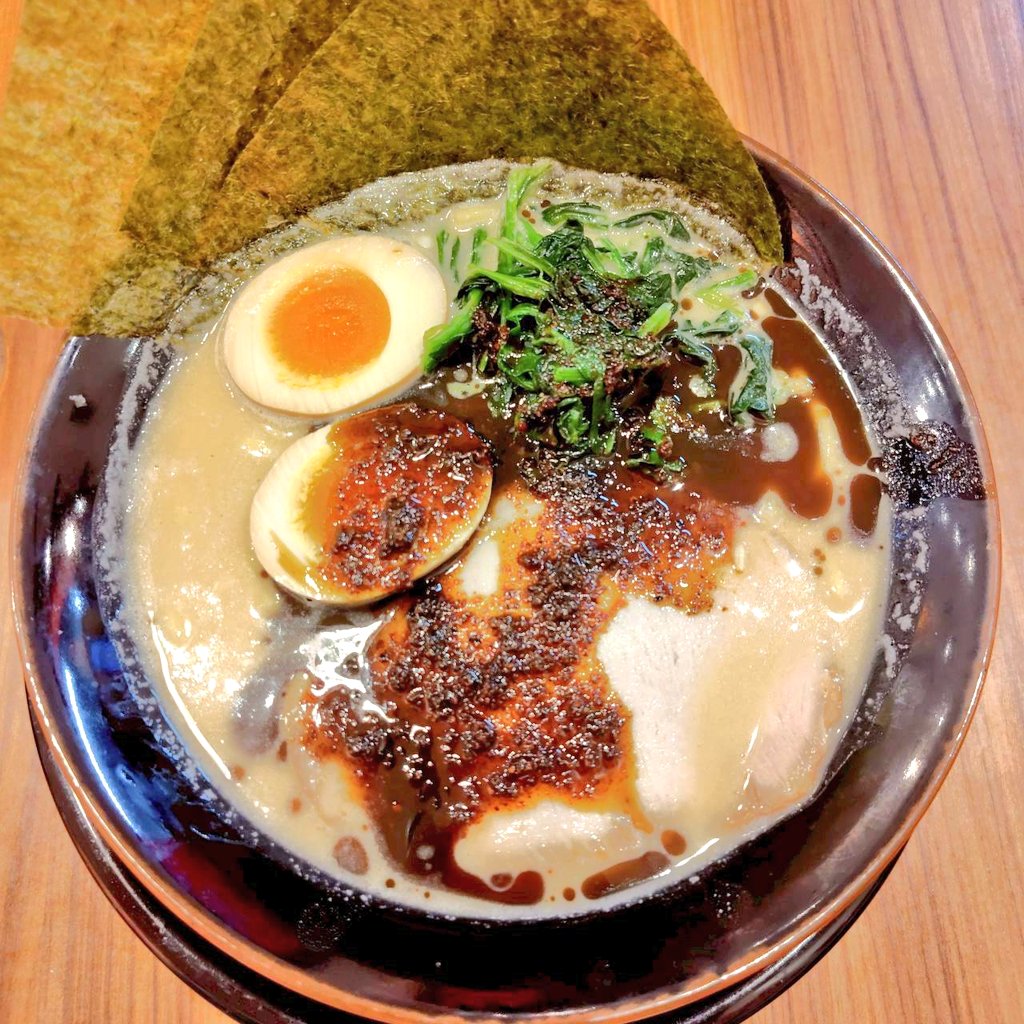 siosotogohan's tweet photo. @kuronekopunk @higeyousei 福徳の味とは違うと思いますが(記憶が薄れてきている😭)
学大で黒マー油のラーメンがあるのでお知らせさせていただきます！
壱角家ですー🍜 https://t.co/bzbEf7blCu