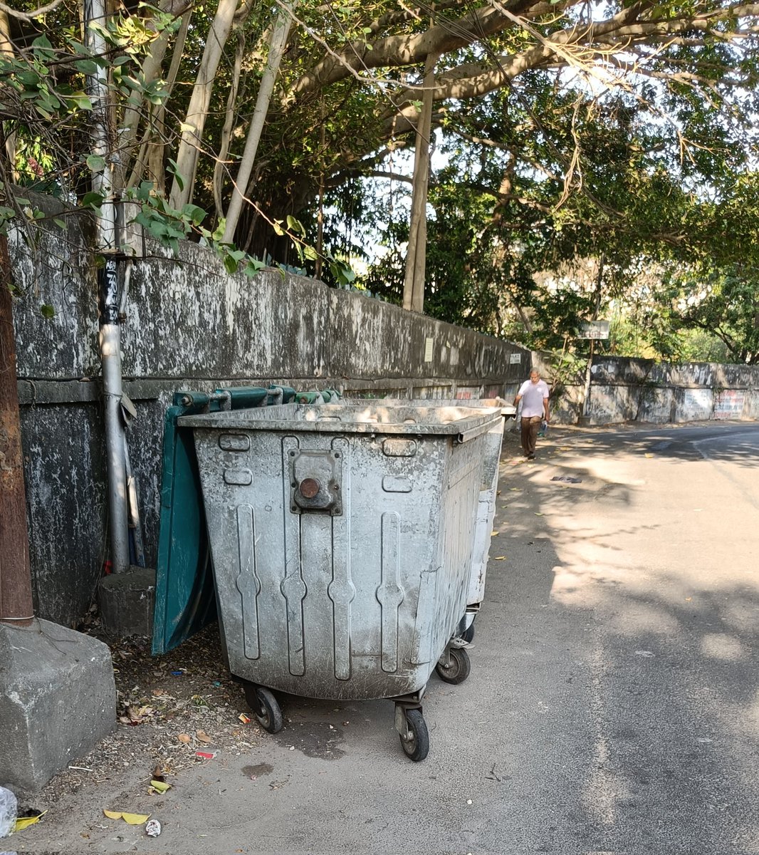 pvnaraya's tweet photo. @chennaicorp @EcrPSaravanann @CMOTamilnadu 
Team, in the model school road Sholinganallur, there are 2 waste collection bin positioned. Initially they were near sewage pumping station. After many months it has moved half way to OMR. Not sure who has done it and why so. https://t.co/uv5a7izDGb