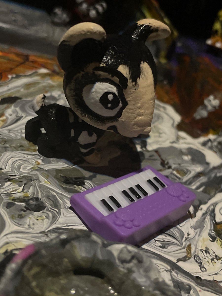 ReintheDino's tweet photo. Look who i made as LPS :33 (im a HUGEEE creature feature fan….)

#lps #lpscustom #creaturefeature #curtisrx #erikx https://t.co/DzPppQZByn