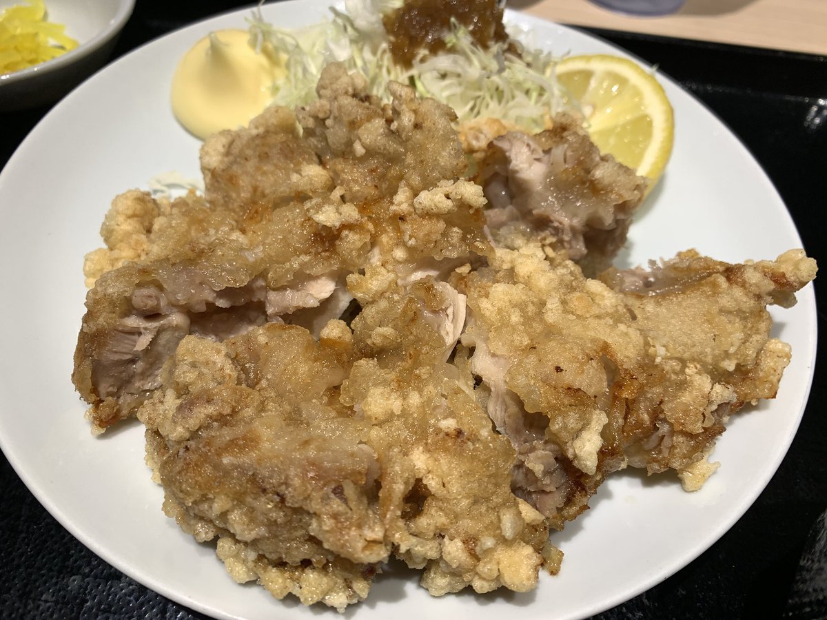 cheemo_jp's tweet photo. 本日のランチは花の舞さんで若鶏の一枚揚げ定食✨　これ大好きなんだよねぇ、うまし😋 https://t.co/cdbMeZO4ol