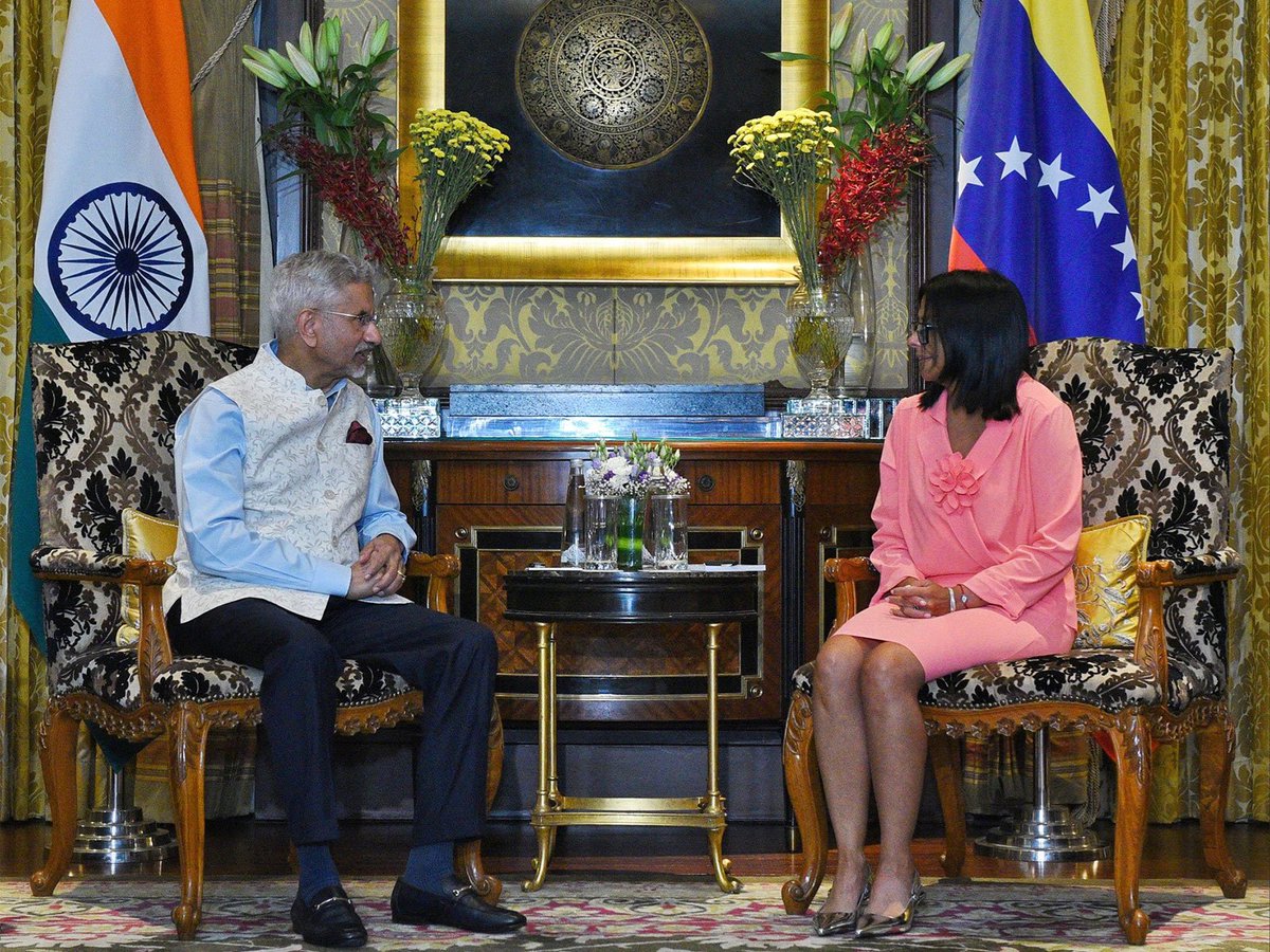 ani_digital's tweet photo. EAM Jaishankar meets Venezuela's Acting President Delcy Rodriguez, backs stronger bilateral cooperation
Read @ANI Story | https://t.co/uBrVriEJ8G
#EAMJaishankar #Venezuela #ActingPresident #DelcyRodriguez #BilateralCooperation #MEA https://t.co/MTrWjU4pc7