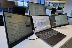 PCNews_ge's tweet photo. 1 ეკრანი აღარ გყოფნით? KYY Triple Screen Extender თქვენს ლეპტოპს 4 ეკრანიან სამუშაო სადგურად აქცევს! 🚀

🔹 3 დამატებითი Full HD ეკრანი
🔹 დაკავშირება 1 USB-C კაბელით
🔹 დამოუკიდებელი სადგამი

👉 https://t.co/DPO9TLzTY8

#ტექნოლოგიები #ლეპტოპი https://t.co/SqJ4BuD7ts