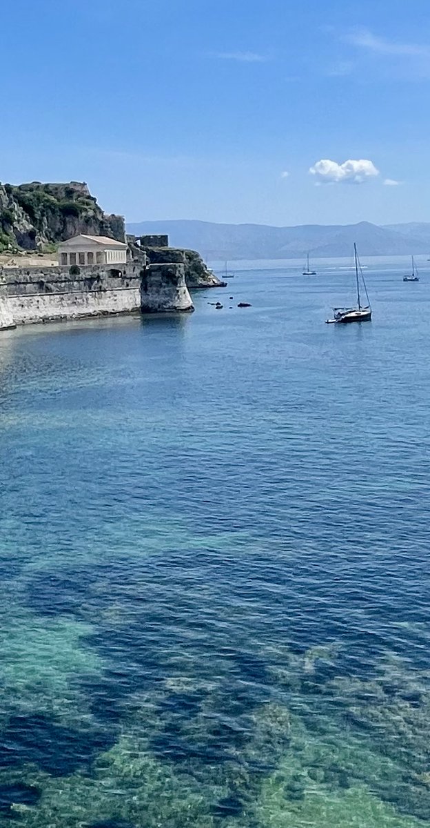 drapsben's tweet photo. Rendez-moi la Grèce 🇬🇷🏝️ https://t.co/jsNTEmpjuw