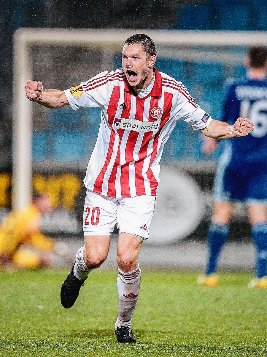 aabsportdk's tweet photo. Al mulig held og lykke fra alle i AaB til Henrik Dalsgaard som i går meddelte, at han stopper fodboldkarrieren.

”Dalle” opnåede 196 officielle kampe og 11 scoringer for AaB fra 2009 til 2015, og i 2013/2014 var han med til at sikre AaB The Double.

#SammenOmAaB #AaB #SuperAaB https://t.co/kpb9RgZ1sK