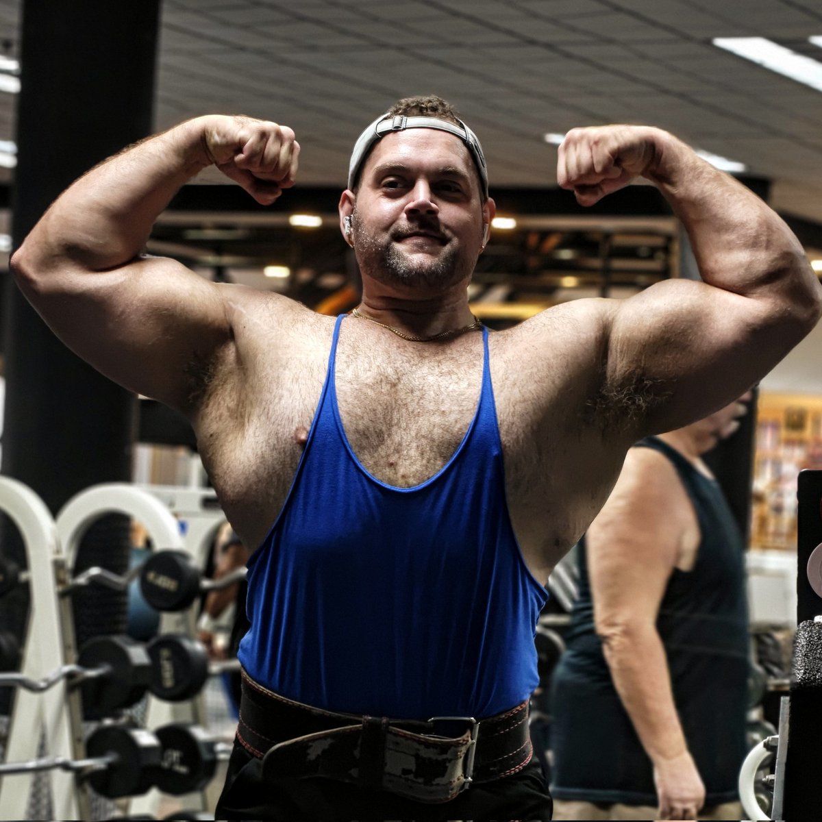 prettydamnhuge's tweet photo. spent a lot time in the gym lately 😛 https://t.co/XH5YLZUxae