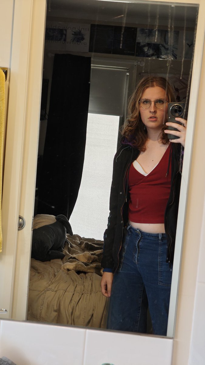 Zombees_'s tweet photo. I walked into my restroom today and saw this gorgeous woman in the mirror and it took probably 15s to realize it was me https://t.co/VFocT861Te