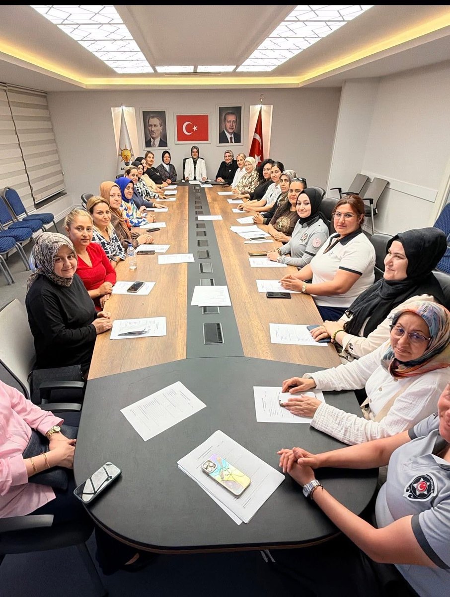 akkadiniskendrn's tweet photo. Teşkilat binamızda AK Parti Kadın Kolları haftalık olağan Yönetim Kurulu ve Yürütme Kurulu toplantımızı  gerçekleştirdik.

Birlik ve beraberlik ruhuyla çıktığımız bu kutlu yolda; her daim daha güçlü, daha kararlı bir şekilde yürümeye devam ediyoruz. https://t.co/AphdaIMjpB