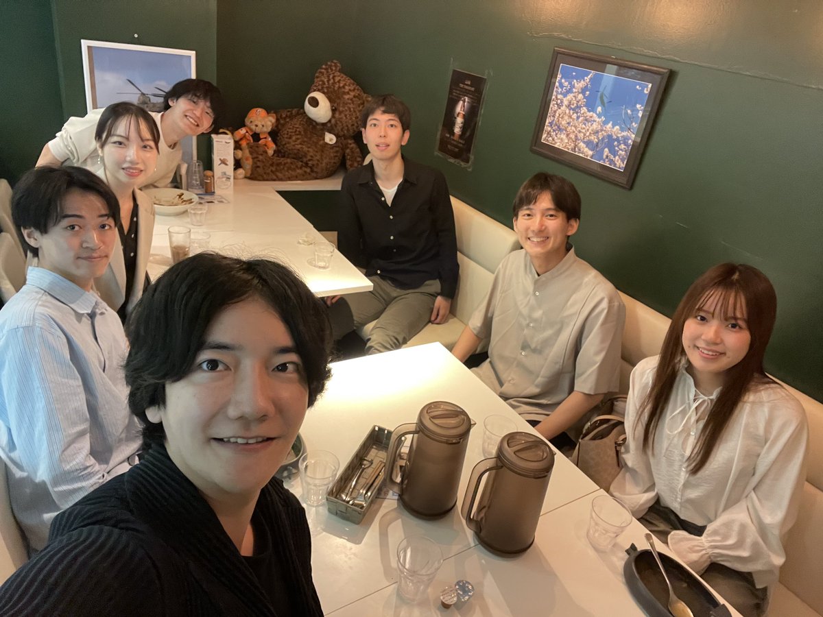 kou_goto_'s tweet photo. 今日のランチ会は、

🎓 英語ディベート全国2位・LLMコンペ入賞の東大生
🎓 ヴァイオリンの全国大会優勝者
🎓 アメリカ音楽院→東大博士女子
🎓 インスタフォロワー3万人の日本舞踊家
🎓 東大在学中に6億で会社売却→藝大院→2社目起業マン
🎓 麻雀×AIの研究してる東大生
🎓 中国語ネイティブの女性エンジニア
🎓 ポーカー×AIのスタートアップCTO
🎓 松尾研発スタートアップで働く東大女子

が来てくれました！
(人数多かったので2回転しました笑)