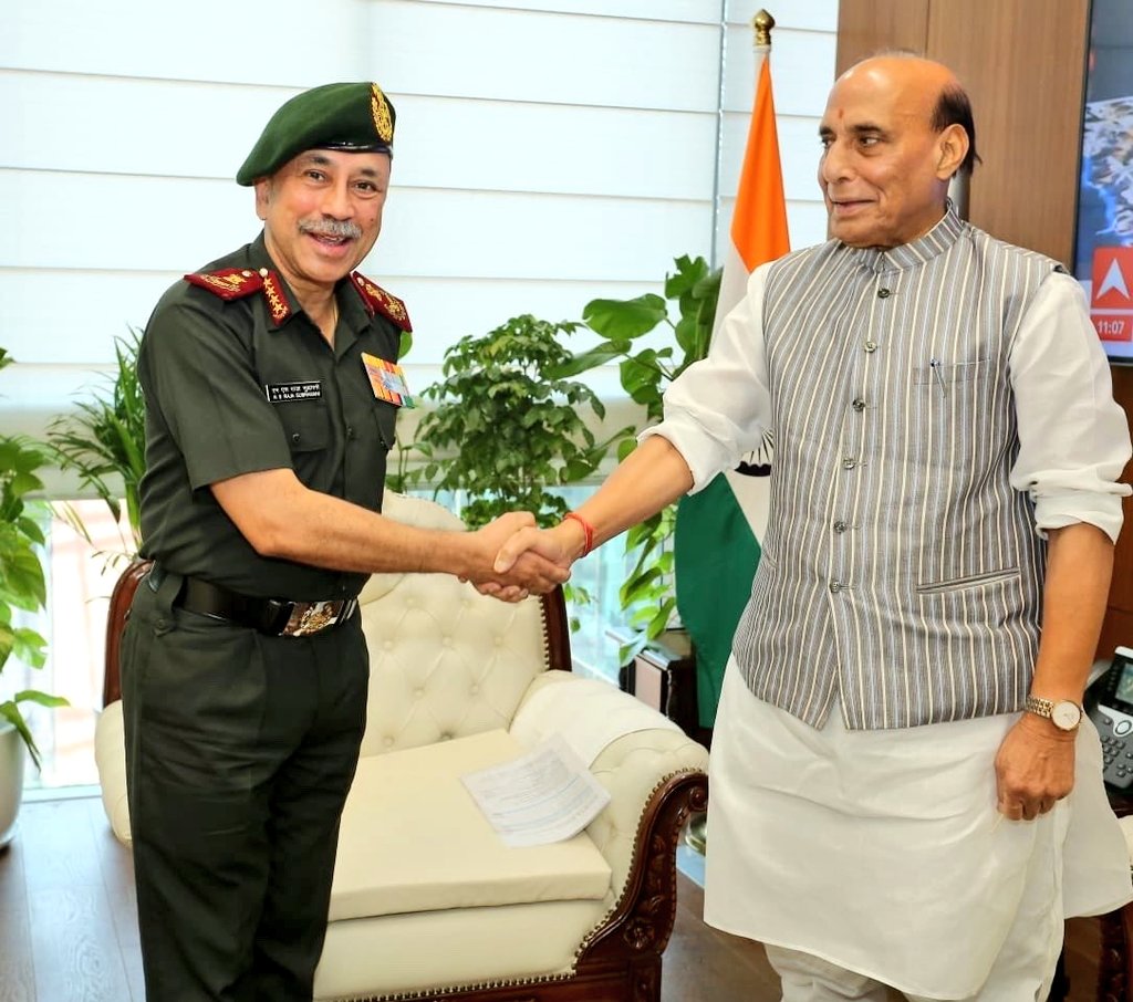 FanOfUniform's tweet photo. Defence Minister Rajnath Singh met newly appointed Chief of Defence Staff (CDS) General N. S. Raja Subramani in New Delhi. The meeting marks an important step in strengthening joint military leadership and advancing India's defence preparedness. 🇮🇳 #CDS #IndianArmedForces #Defence