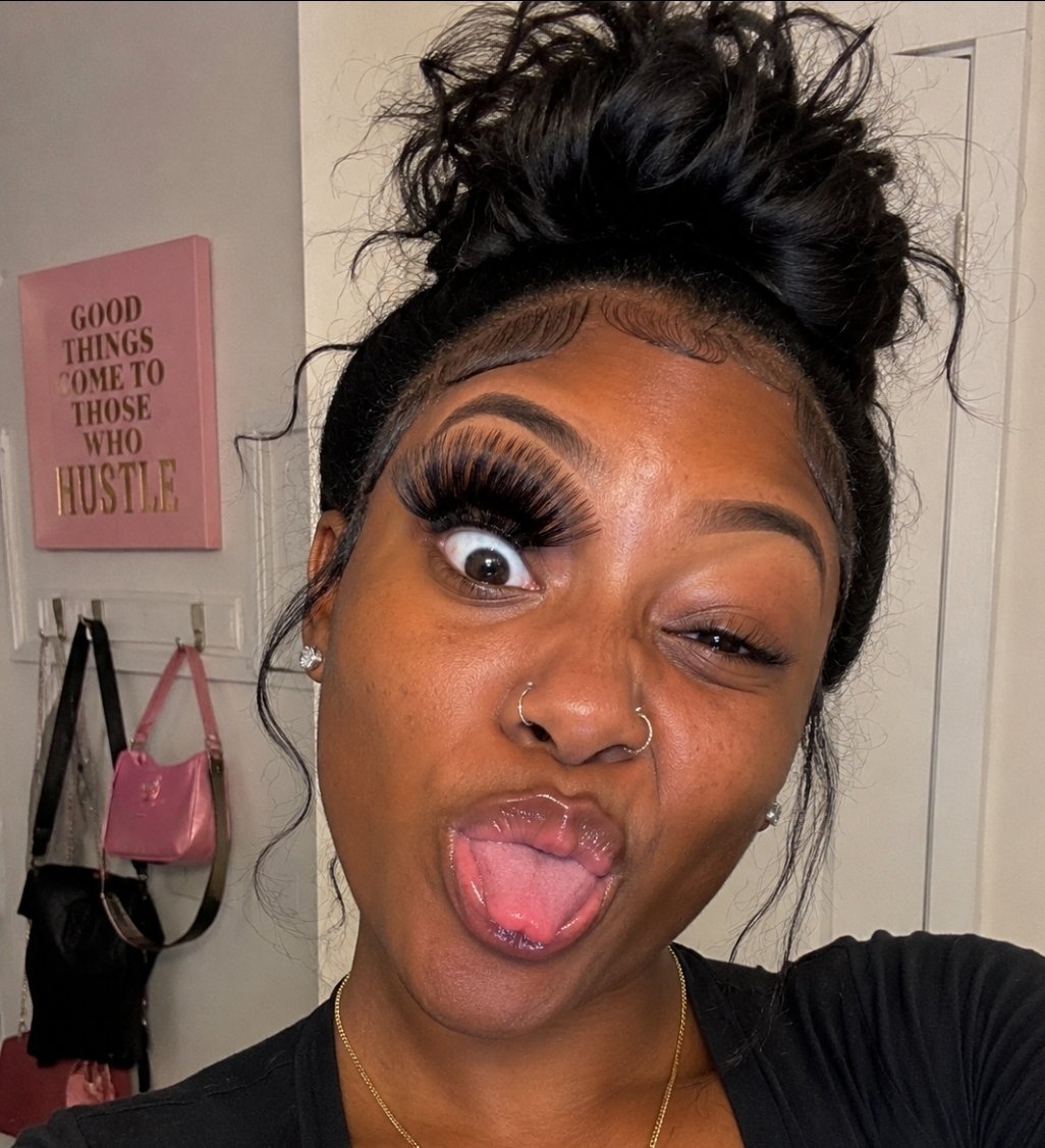 SheSeesThrees's tweet photo. @andrewilliamsus Too distracted by your lash boo https://t.co/roJhNC3nmn