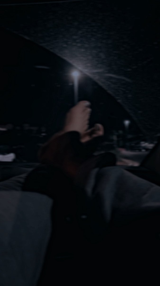 xcecexo's tweet photo. Tiny feet on the dash 🖤 https://t.co/1uUt925PEK