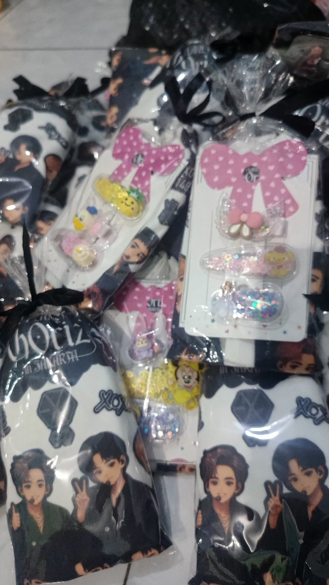 siandah's tweet photo. FREEBIES FOR EXO-L ✨ 
Aku ada di day 1 dan day 2 yaa.. 
Yang mau trade prefer di day 1.. 
Jangan lupa Follow instagram aku @siandah  
.
.
#exhorizon #exoplanet6 #exhorizonjakarta #exhorizonejkt #wtswtb #exol #exo #wts #sehun #chanyeol #freebies #kpop https://t.co/u8UCa1d9ly