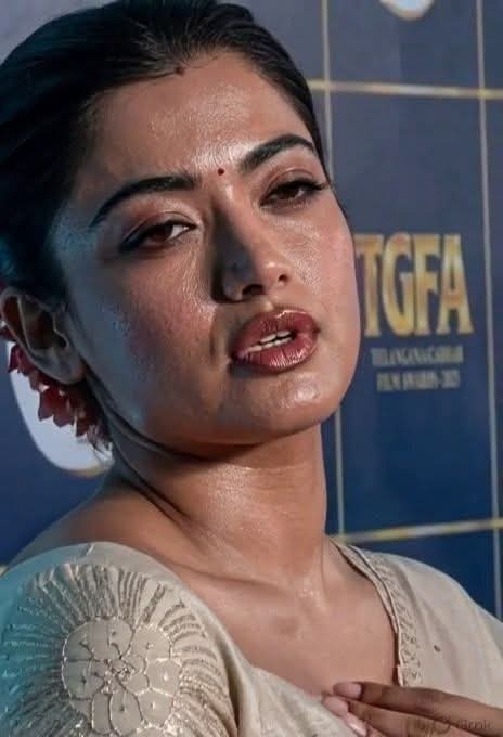 actress_bi2's tweet photo. Frd: ass fingering try pannalama   

Me: Try pannadhu ila bro  

Frd: Na panni vidren bro (puts my 2 fingers into asshole).. epdi irruku  bro

Me: ahh ahh semmaya irruku mama

Frd: Shh en sunniye vitta innum nalla irrum da try pannava?  

Me: sshh panniko mama🫦 https://t.co/lZGM13lTgt