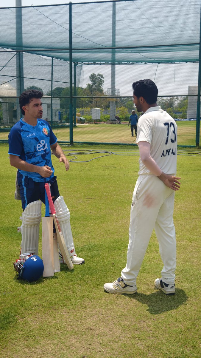 CricSubhayan's tweet photo. Rahmanullah Gurbaz sharing tips with a net bowler in Mullanpur https://t.co/MscTPCGkpL