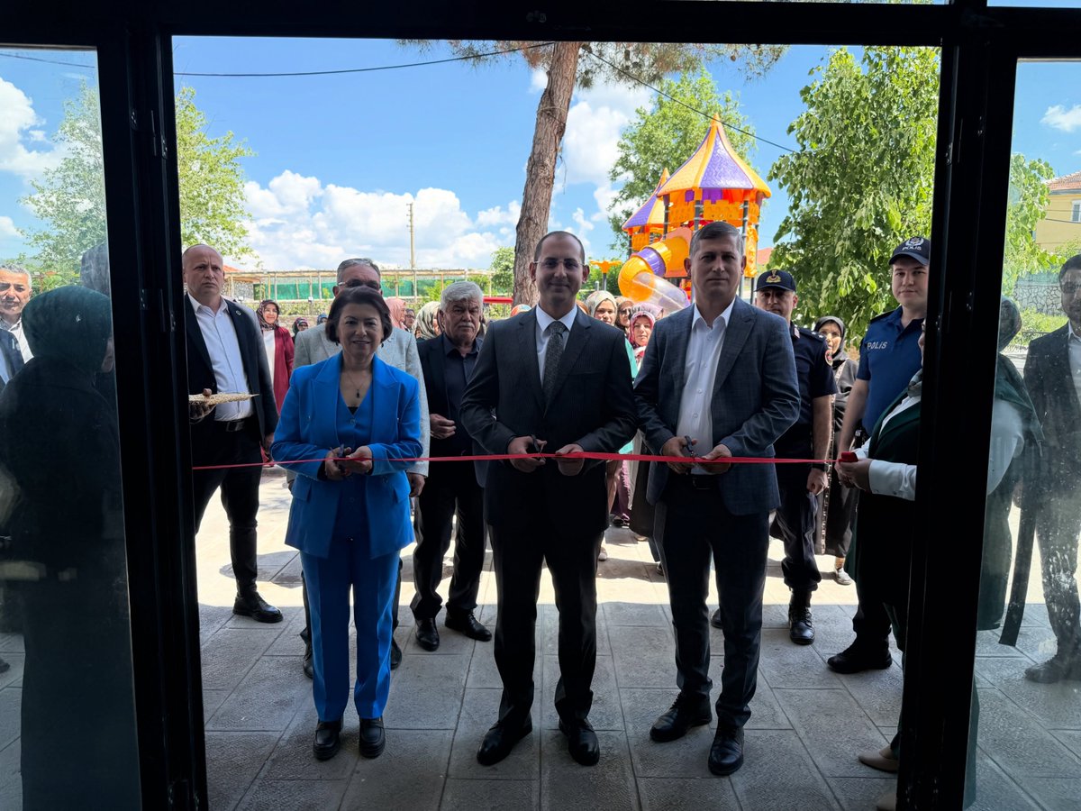 CavdirMem's tweet photo. Hayat Boyu Öğrenme Haftası Yıl Sonu Sergisi Açıldı

Hayat Boyu Öğrenme Haftası etkinlikleri kapsamında, Çavdır Ali Nuri Sayın Halk Eğitimi Merkezi Müdürlüğü tarafından düzenlenen Dikiş-Nakış Kursu Yıl Sonu Sergisi, Kaymakamımız Sayın Özgü ÖZEN’in katılımıyla açıldı. https://t.co/b5wKqYvelu