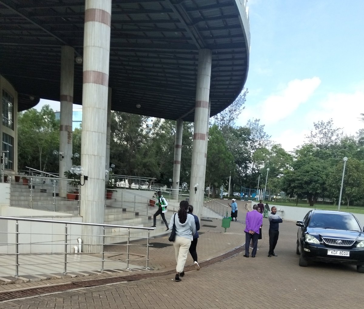 SMusilakimeu's tweet photo. Niombeeni naingia exam with zero content,kazi imekuwa kuwafurahisha tu huku X badala ya kusoma 😂💀 https://t.co/Bk8qUc40Fc