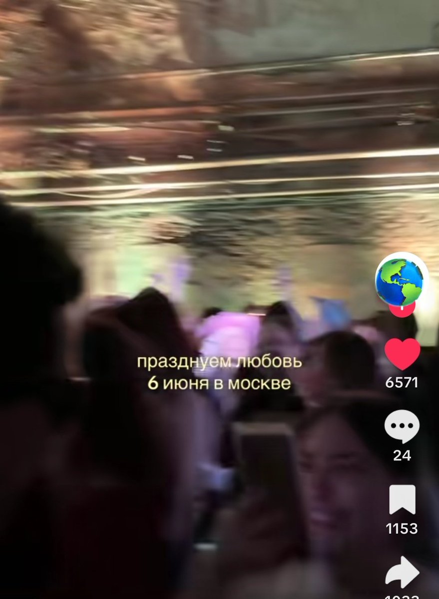 wenclair01's tweet photo. Наткнулась на тик ток где рекламируют клуб для гомо в Москве, чекнула тгк и основной пост с ценами был опубликован в 3:36 а раскупили все уже спустя час. Проводят каждый месяц вечеринки

Эх почему попадается такое про Москву, я хочу Новосибирск 😭😭 я бы сходила https://t.co/fqk4JGMxcX