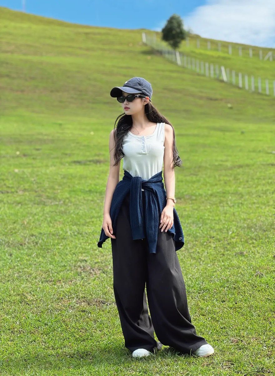 HmongR92's tweet photo. สาวม้งน่ารัก (Hmong Lao so beautiful)  #ສາວລາວ #ສາວມົ້ງນ່າຮັກ #ສາວມົ້ງລາວ #สาวม้งน่ารัก #HmongLaosobeautiful https://t.co/qWZ7siERBG