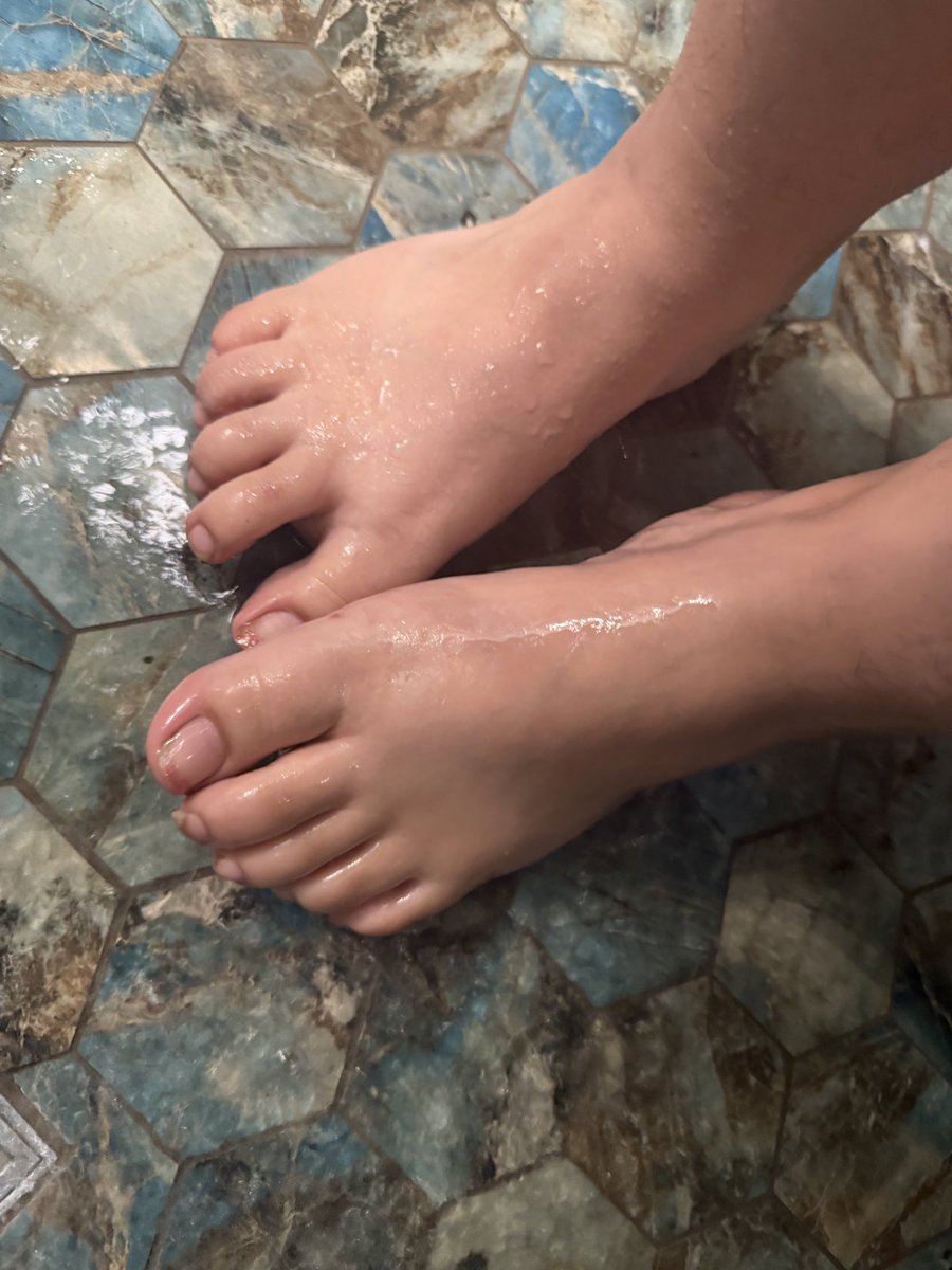 Talia_Feet's tweet photo. Nice warm bath 🧼  looking for a sugar daddy DM me https://t.co/TSLds0FGzo