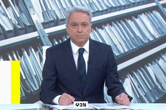 atresmediacom's tweet photo. #Audiencias I

🥇 Los informativos de @antena3com suman otro día más como LO MÁS VISTO de la televisión

🏆 @A3Noticias 1 LIDERA con +2,1 M, un gran 23% y 3.058.000 espectadores únicos

🏆 @A3Noticias 2, también LÍDER con 1,9 M, un 19,6% y 2,8 M de espectadores únicos https://t.co/JuzpFIA7yT