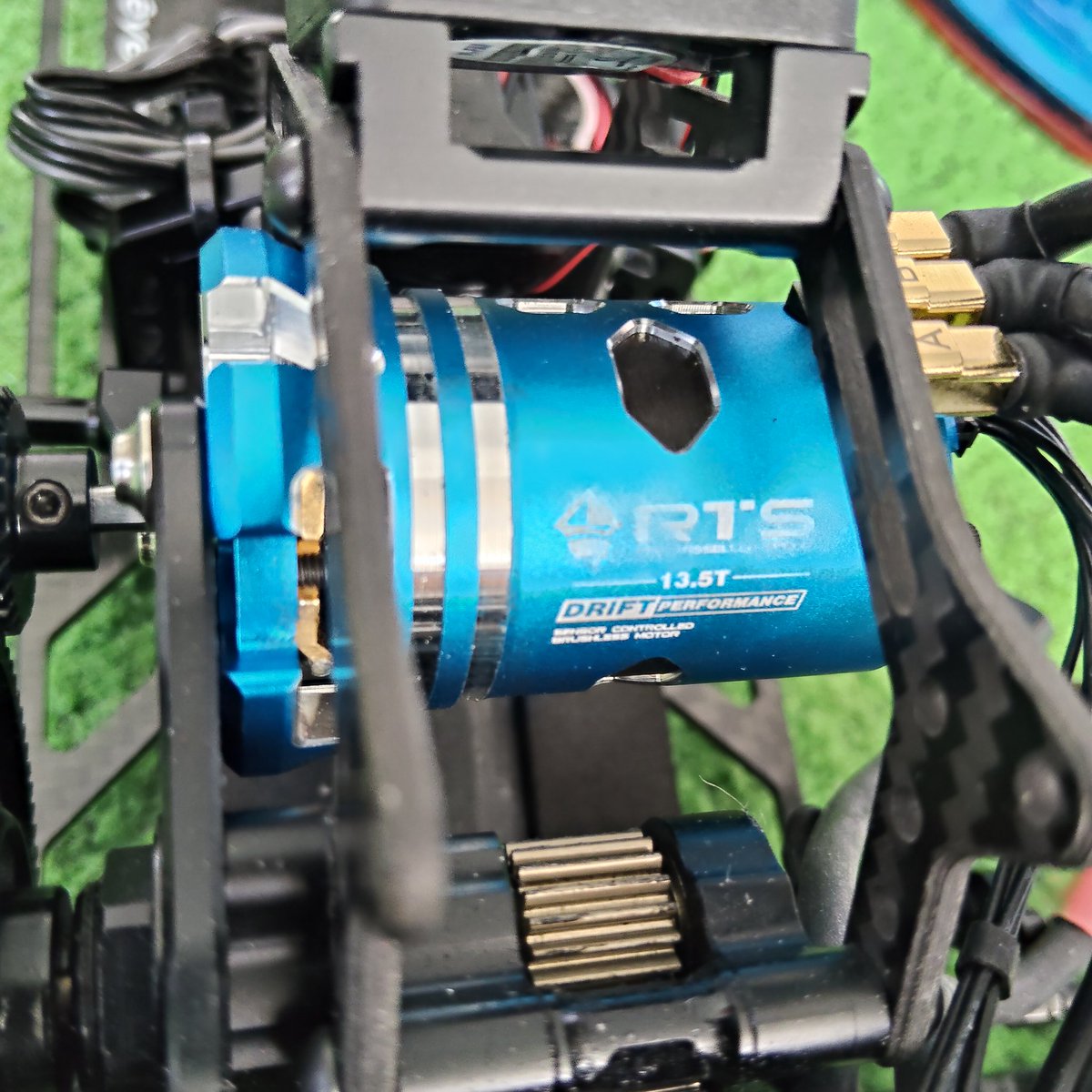 MSFACTORY202208's tweet photo. 新作モーターテスト中
Gフォースとどっちがいいかな
380モーターの未来は・・・

#msfactory #ドリフト #ラジコン #サーキット #新潟県柏崎市 https://t.co/3q313JDK9G